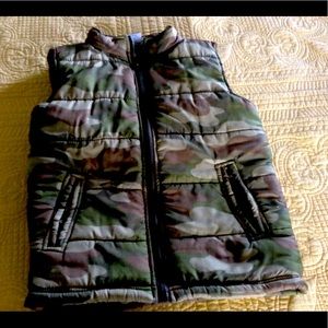 Boys Camouflage Puffy Vest!